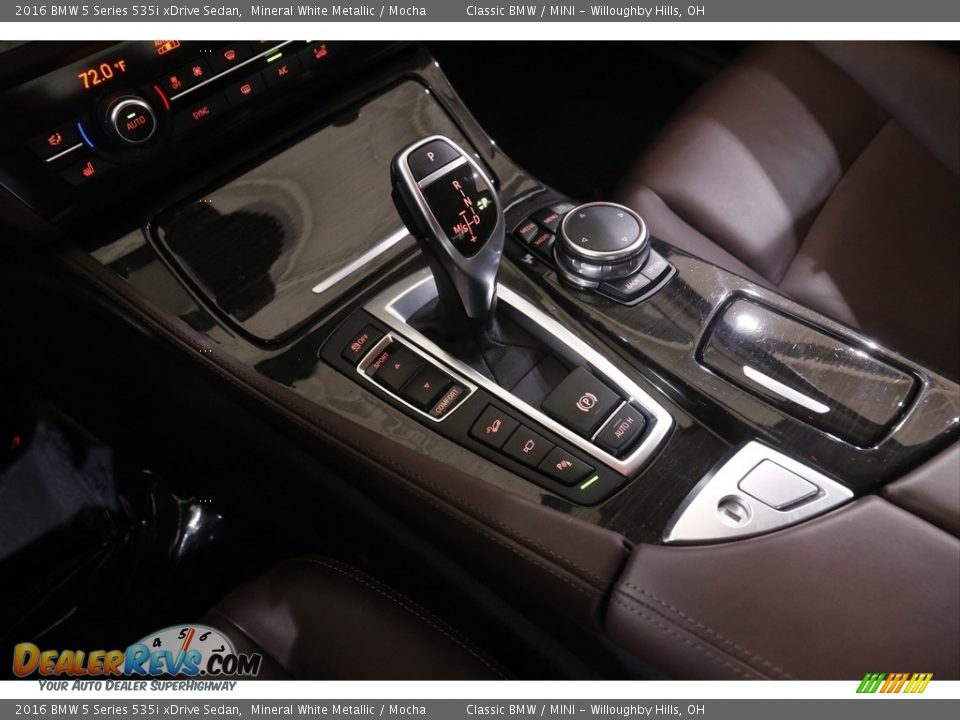 2016 BMW 5 Series 535i xDrive Sedan Shifter Photo #14