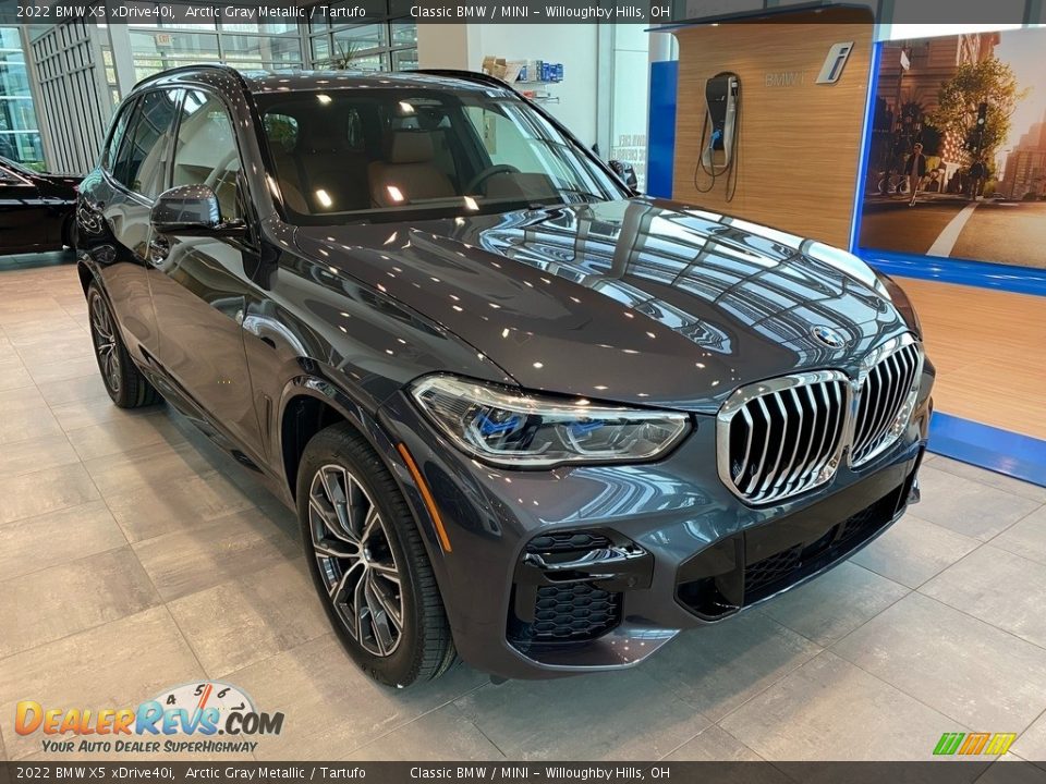 Front 3/4 View of 2022 BMW X5 xDrive40i Photo #1