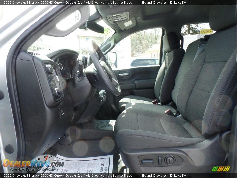 Front Seat of 2022 Chevrolet Silverado 2500HD Custom Double Cab 4x4 Photo #19