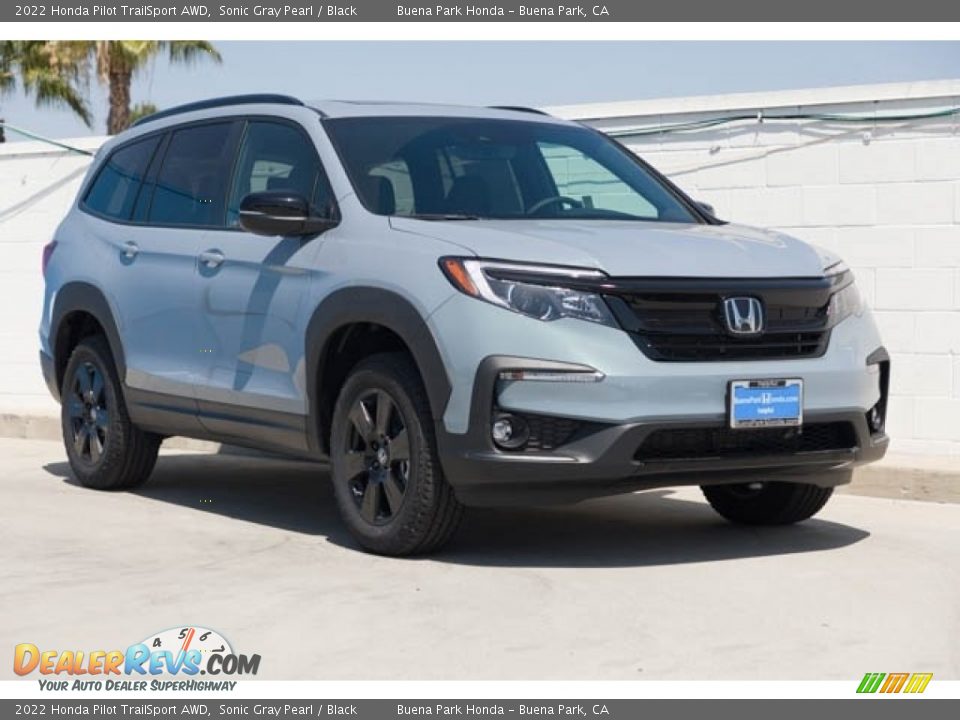 Front 3/4 View of 2022 Honda Pilot TrailSport AWD Photo #1