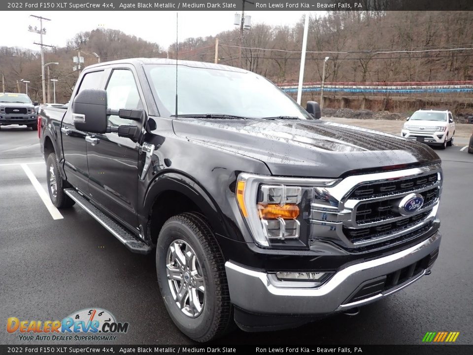 Front 3/4 View of 2022 Ford F150 XLT SuperCrew 4x4 Photo #8