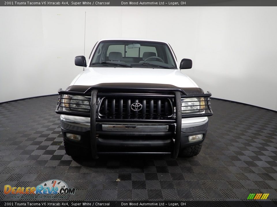 2001 Toyota Tacoma V6 Xtracab 4x4 Super White / Charcoal Photo #3