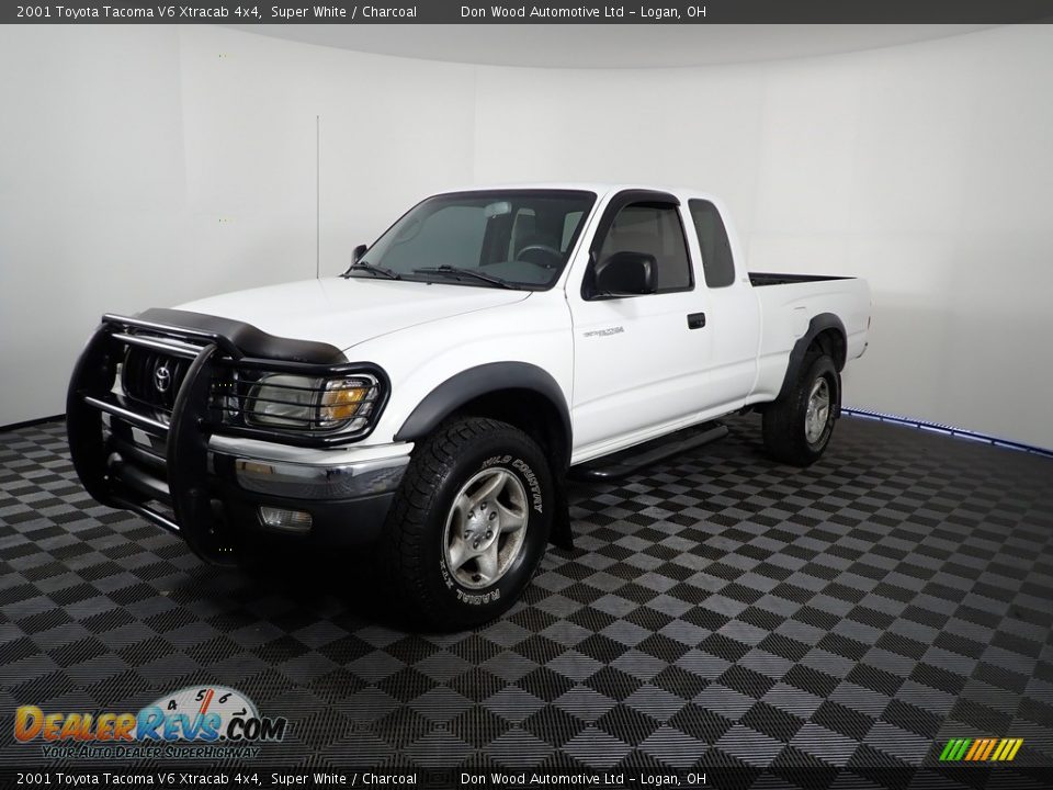 2001 Toyota Tacoma V6 Xtracab 4x4 Super White / Charcoal Photo #4