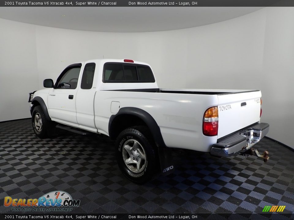 2001 Toyota Tacoma V6 Xtracab 4x4 Super White / Charcoal Photo #6