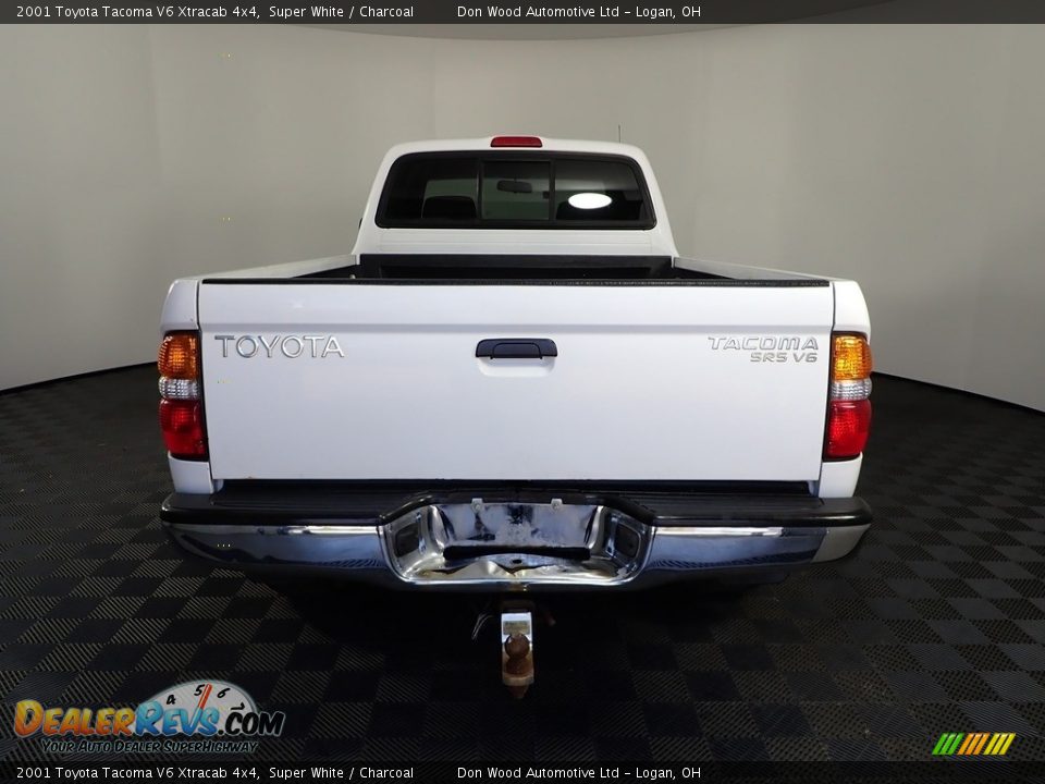 2001 Toyota Tacoma V6 Xtracab 4x4 Super White / Charcoal Photo #7