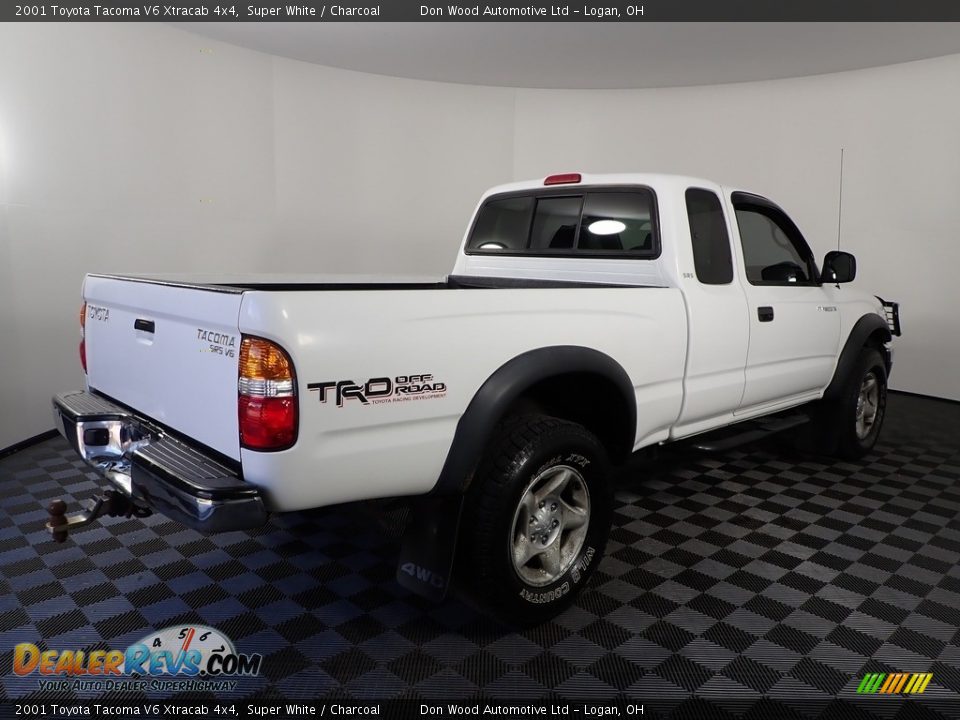 2001 Toyota Tacoma V6 Xtracab 4x4 Super White / Charcoal Photo #9