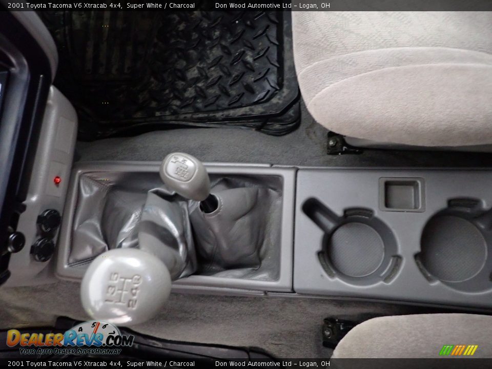 2001 Toyota Tacoma V6 Xtracab 4x4 Super White / Charcoal Photo #18