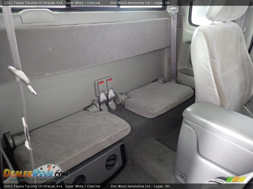 2001 Toyota Tacoma V6 Xtracab 4x4 Super White / Charcoal Photo #23