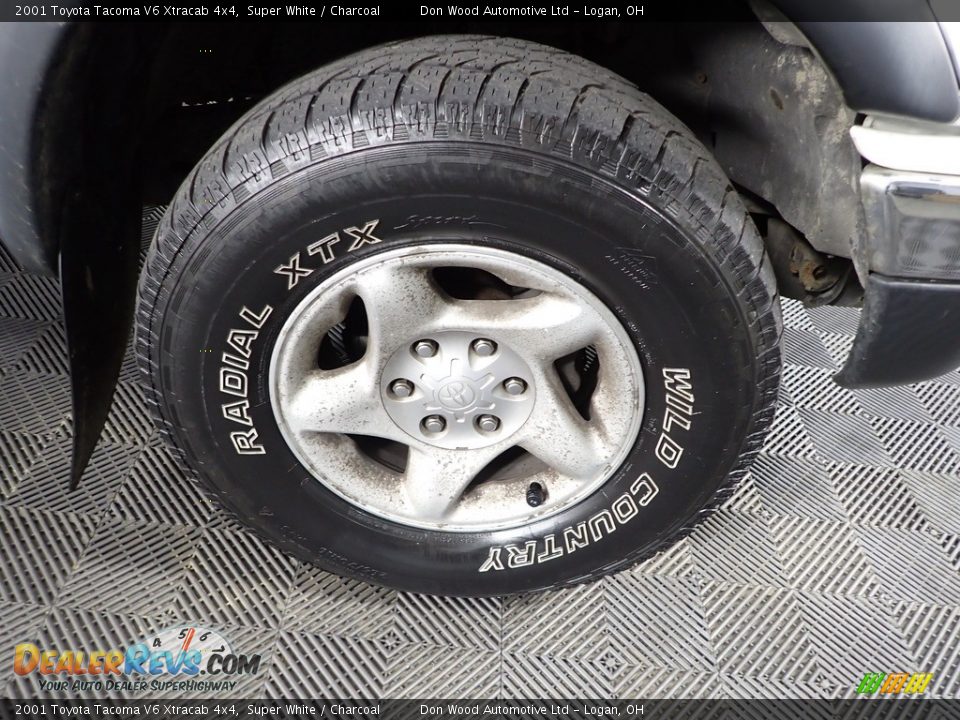 2001 Toyota Tacoma V6 Xtracab 4x4 Super White / Charcoal Photo #24