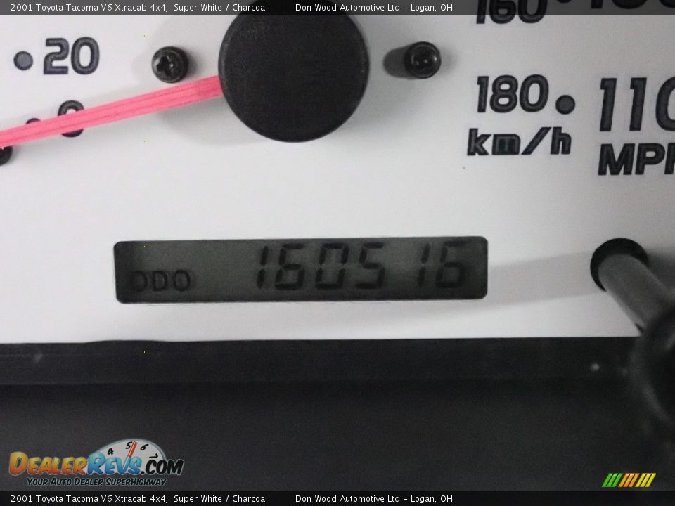 2001 Toyota Tacoma V6 Xtracab 4x4 Super White / Charcoal Photo #25