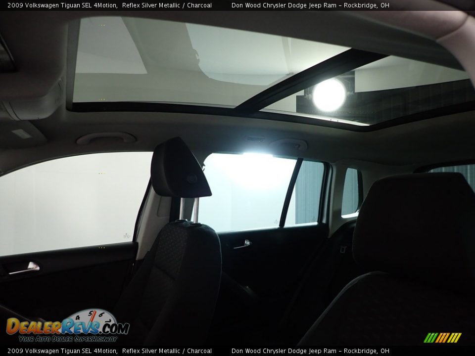 2009 Volkswagen Tiguan SEL 4Motion Reflex Silver Metallic / Charcoal Photo #2