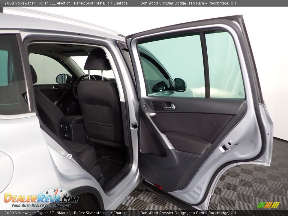 2009 Volkswagen Tiguan SEL 4Motion Reflex Silver Metallic / Charcoal Photo #30