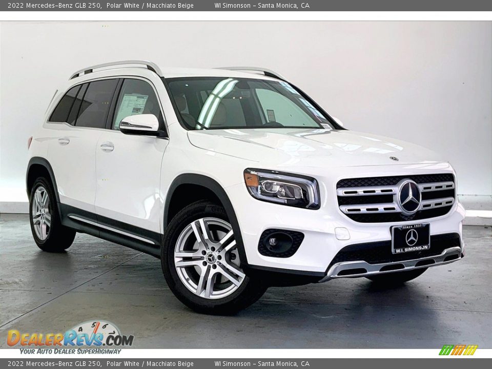 Front 3/4 View of 2022 Mercedes-Benz GLB 250 Photo #12