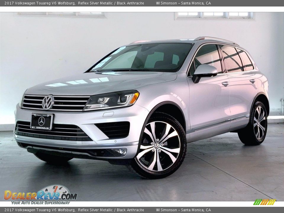 Front 3/4 View of 2017 Volkswagen Touareg V6 Wolfsburg Photo #12