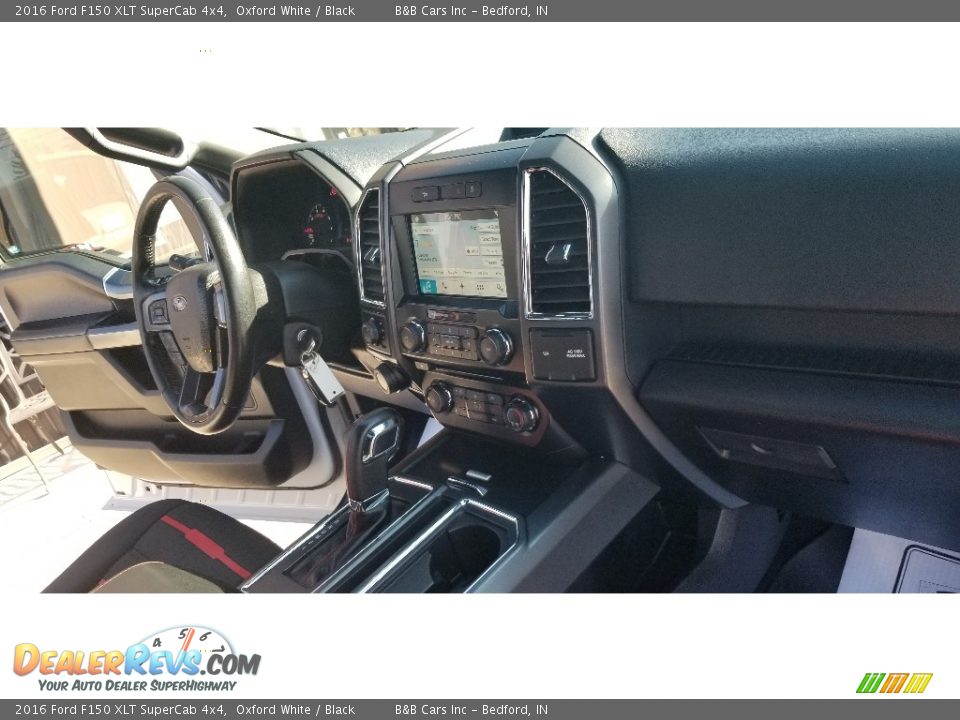 2016 Ford F150 XLT SuperCab 4x4 Oxford White / Black Photo #24