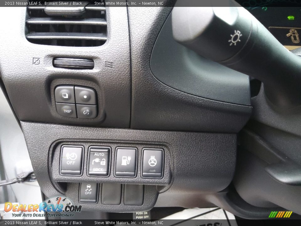 2013 Nissan LEAF S Brilliant Silver / Black Photo #17