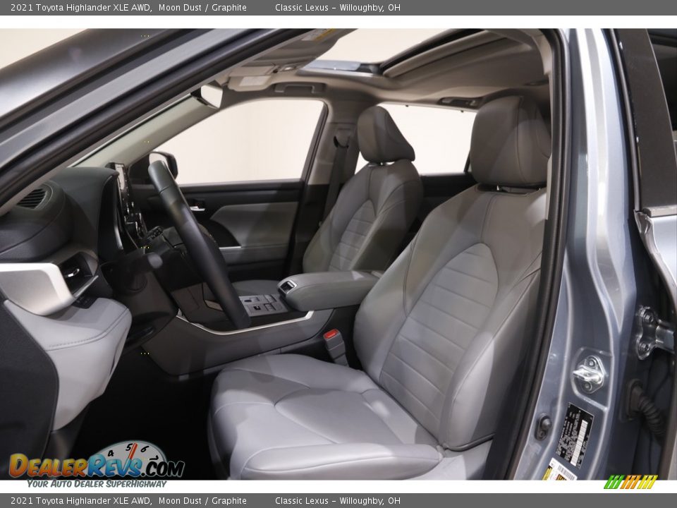 Front Seat of 2021 Toyota Highlander XLE AWD Photo #5