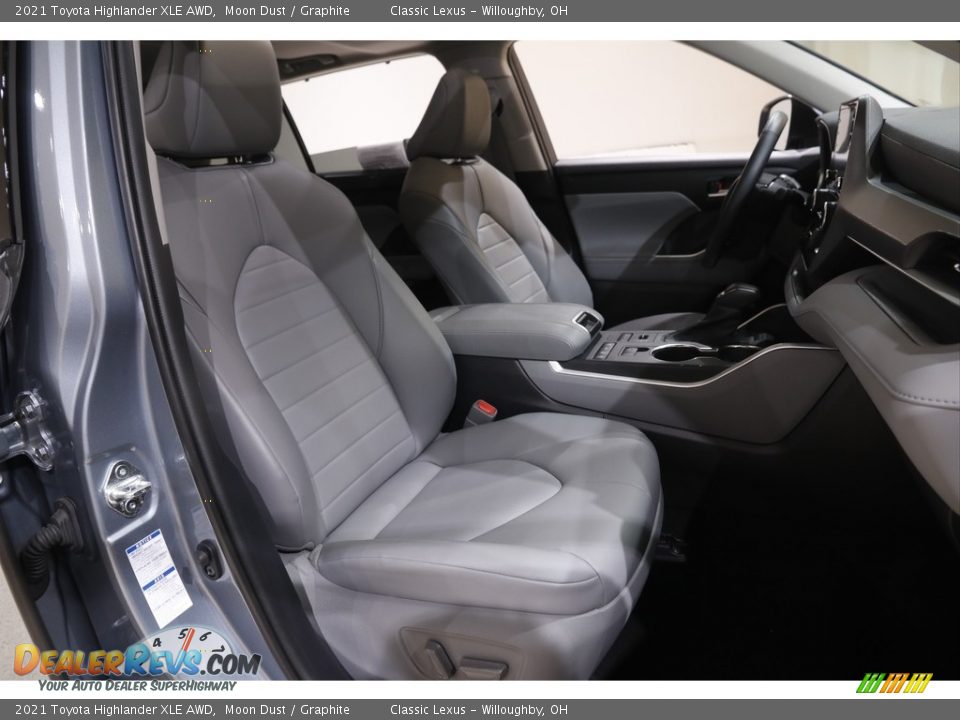 Front Seat of 2021 Toyota Highlander XLE AWD Photo #14