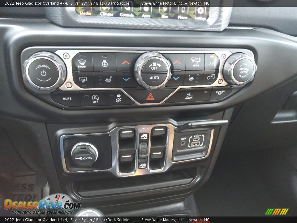 Controls of 2022 Jeep Gladiator Overland 4x4 Photo #27