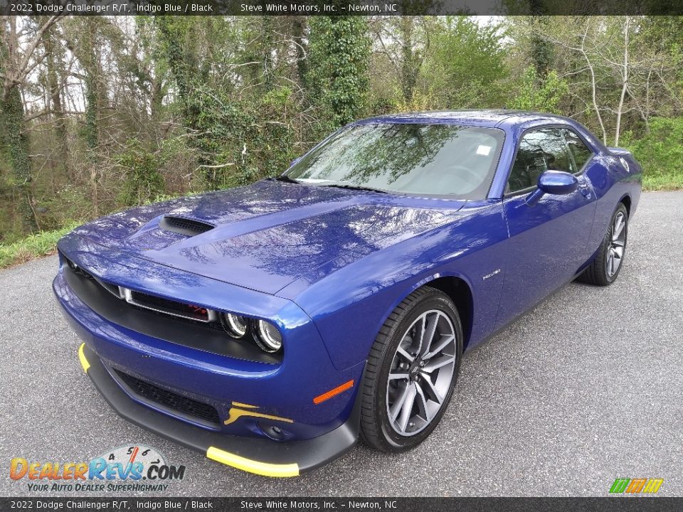 Front 3/4 View of 2022 Dodge Challenger R/T Photo #2