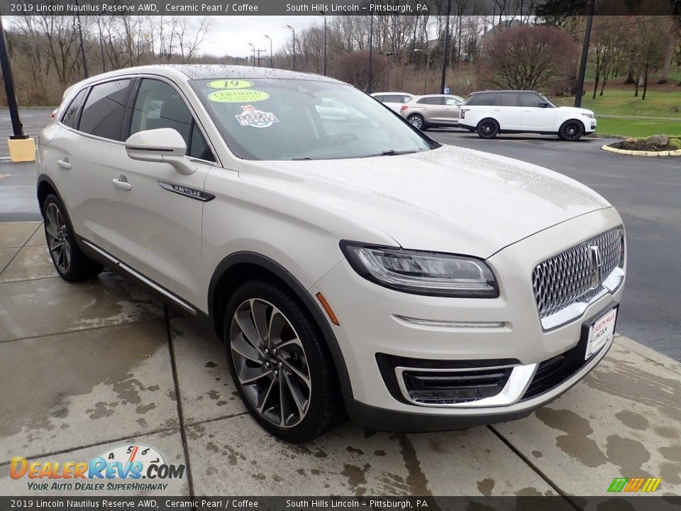 Front 3/4 View of 2019 Lincoln Nautilus Reserve AWD Photo #8