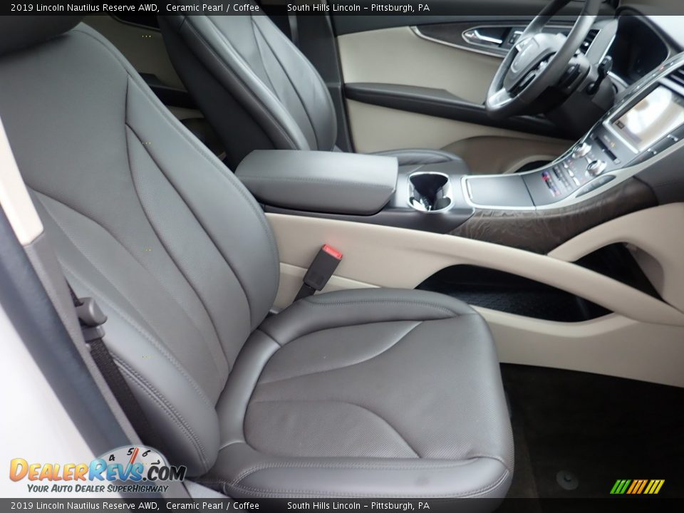 Front Seat of 2019 Lincoln Nautilus Reserve AWD Photo #11