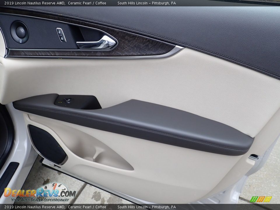 Door Panel of 2019 Lincoln Nautilus Reserve AWD Photo #13