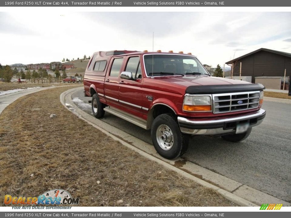 Front 3/4 View of 1996 Ford F250 XLT Crew Cab 4x4 Photo #21
