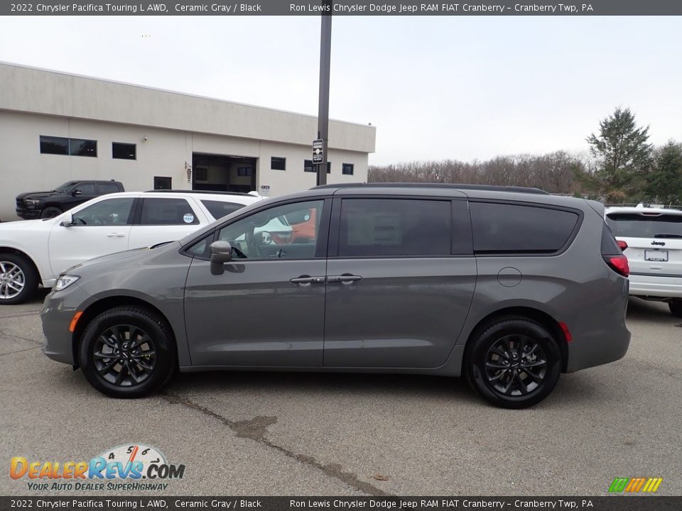 Ceramic Gray 2022 Chrysler Pacifica Touring L AWD Photo #2