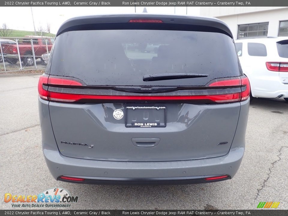 2022 Chrysler Pacifica Touring L AWD Ceramic Gray / Black Photo #4