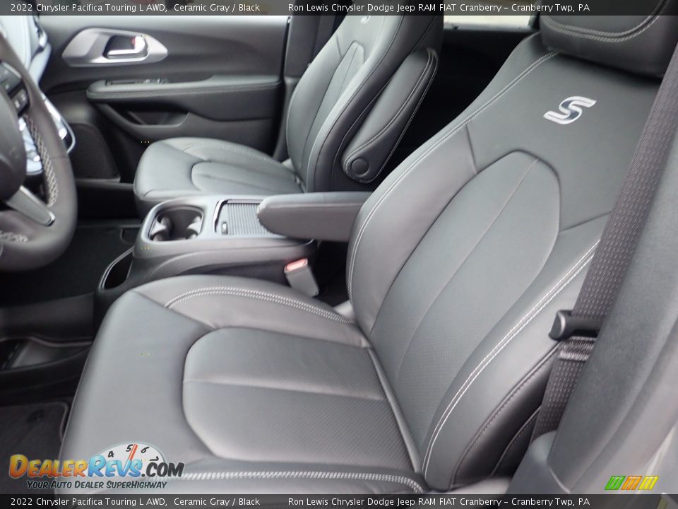 Front Seat of 2022 Chrysler Pacifica Touring L AWD Photo #10