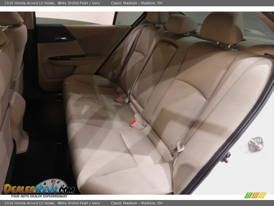 2016 Honda Accord LX Sedan White Orchid Pearl / Ivory Photo #17