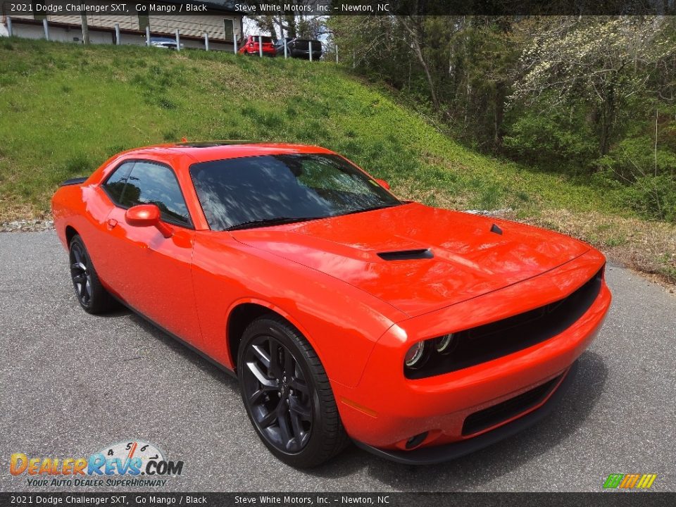 Front 3/4 View of 2021 Dodge Challenger SXT Photo #5
