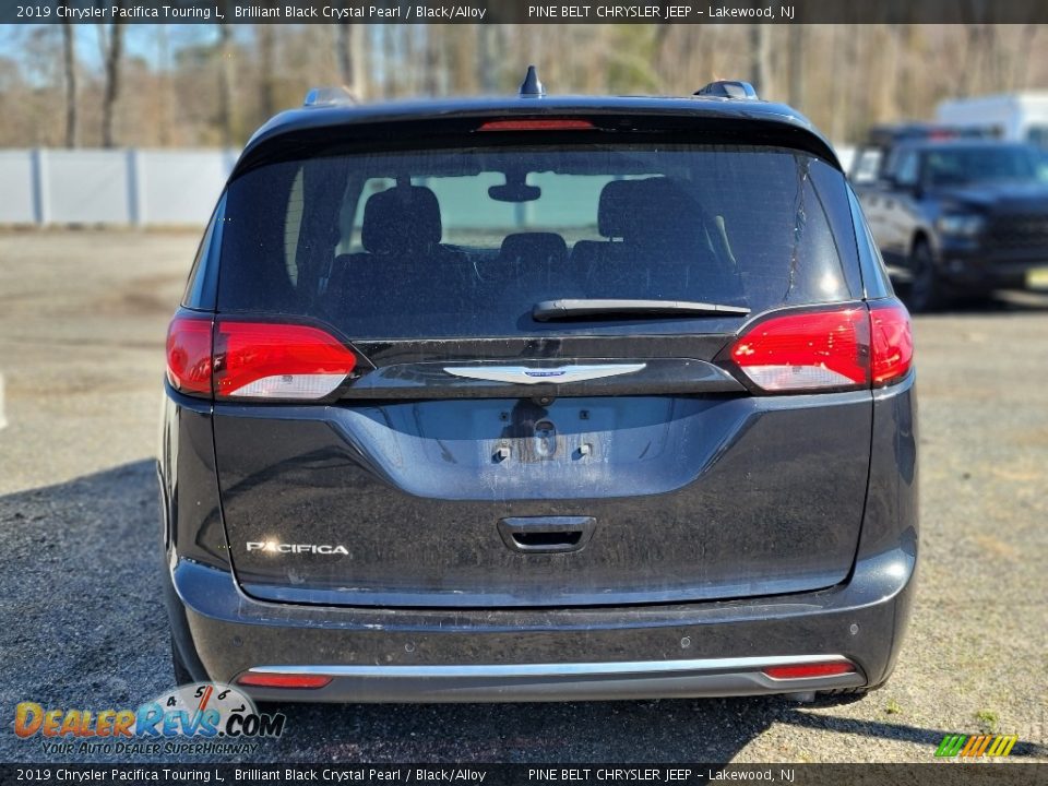 2019 Chrysler Pacifica Touring L Brilliant Black Crystal Pearl / Black/Alloy Photo #4