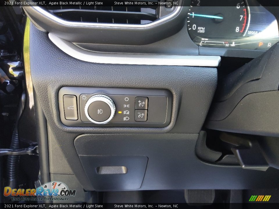 Controls of 2021 Ford Explorer XLT Photo #21