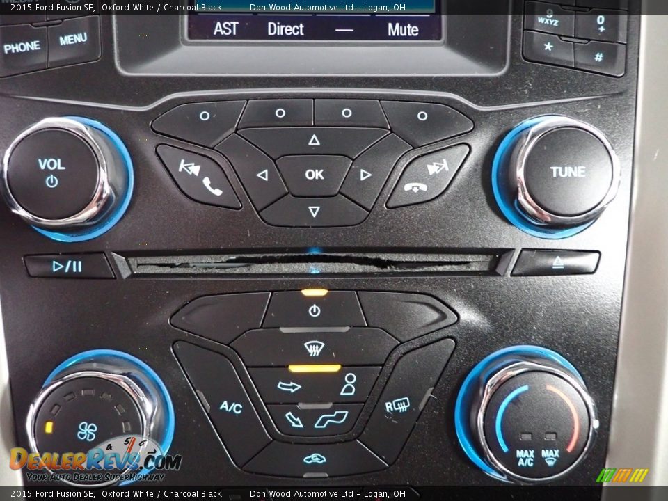 2015 Ford Fusion SE Oxford White / Charcoal Black Photo #24