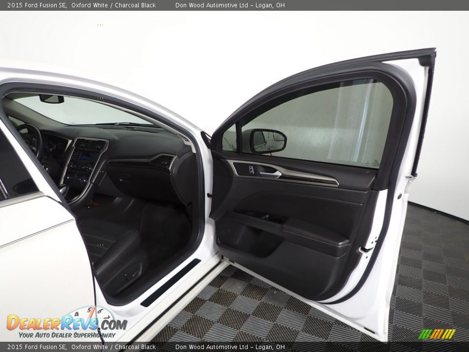 2015 Ford Fusion SE Oxford White / Charcoal Black Photo #30