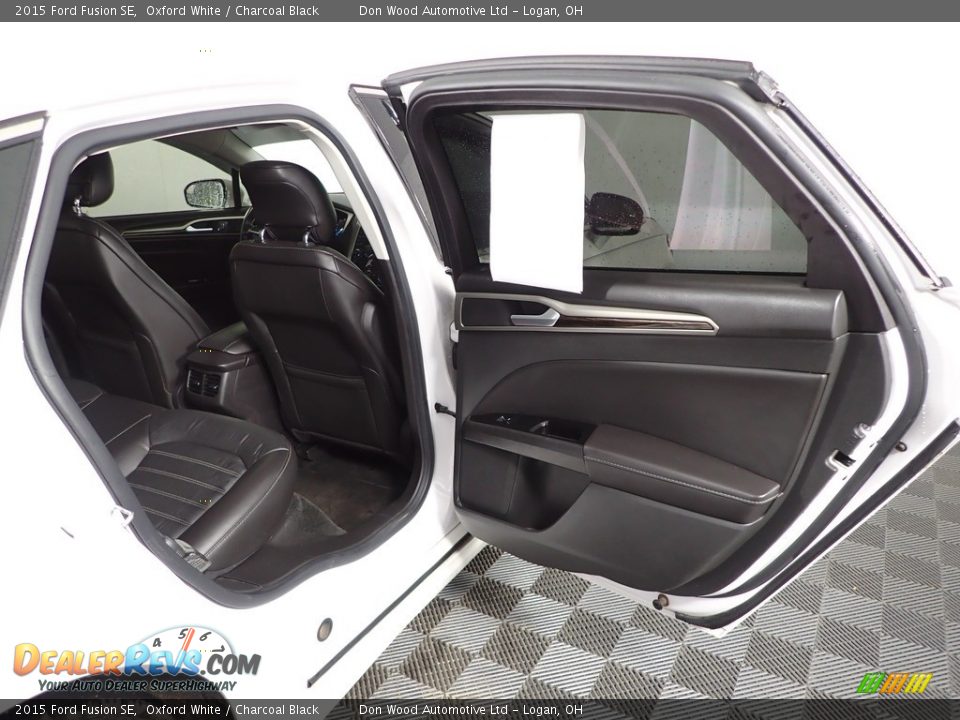 2015 Ford Fusion SE Oxford White / Charcoal Black Photo #33
