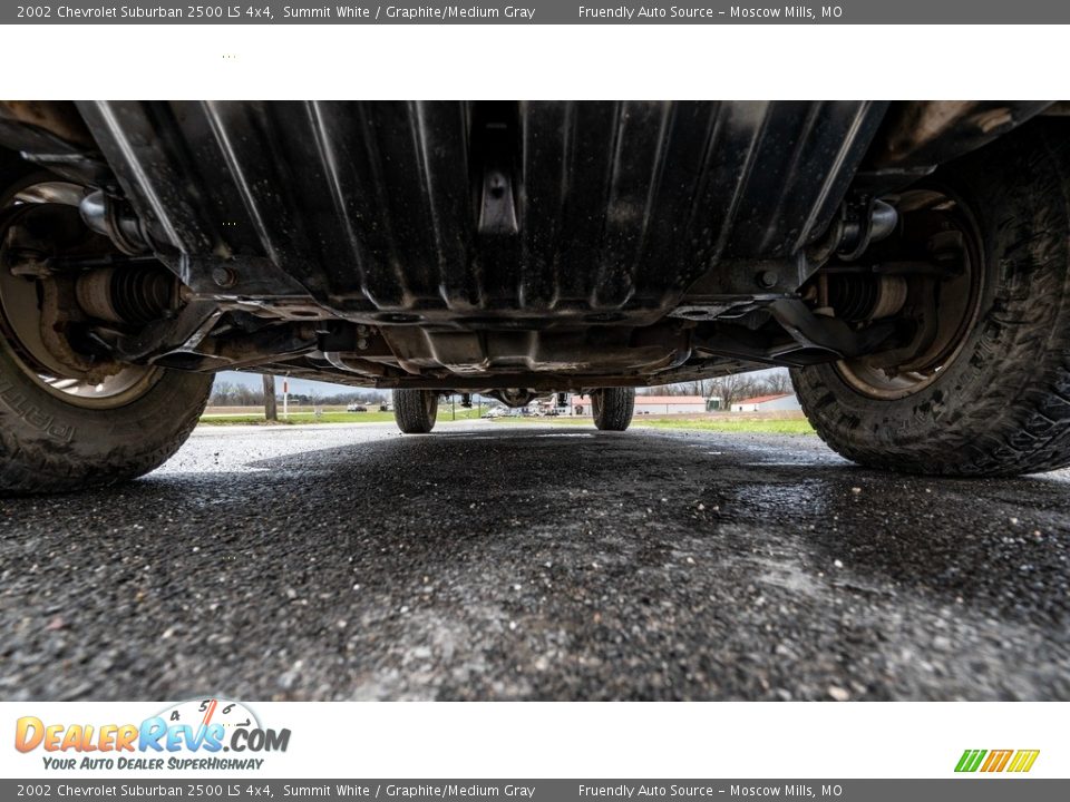 Undercarriage of 2002 Chevrolet Suburban 2500 LS 4x4 Photo #10