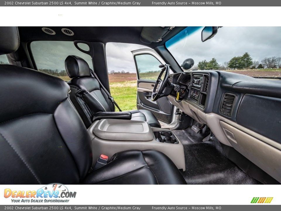 2002 Chevrolet Suburban 2500 LS 4x4 Summit White / Graphite/Medium Gray Photo #25