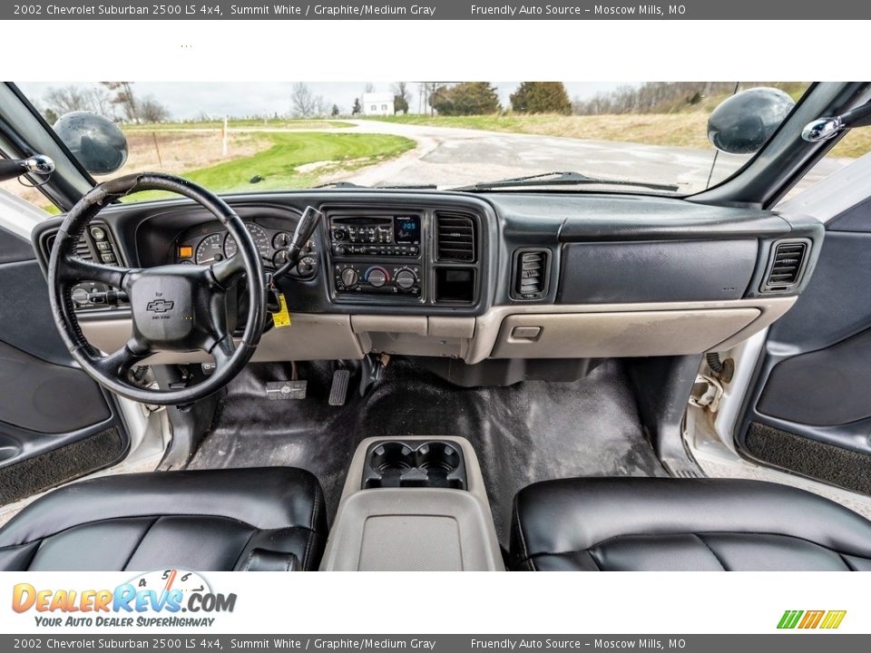 Dashboard of 2002 Chevrolet Suburban 2500 LS 4x4 Photo #27