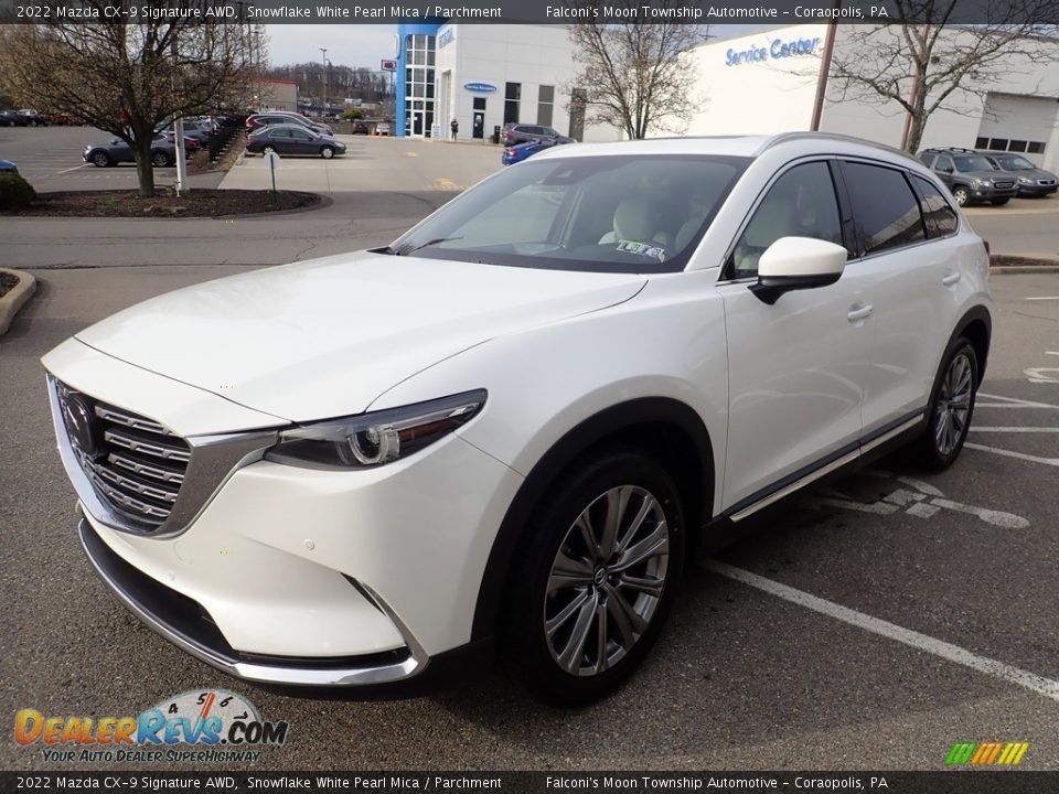 Front 3/4 View of 2022 Mazda CX-9 Signature AWD Photo #7