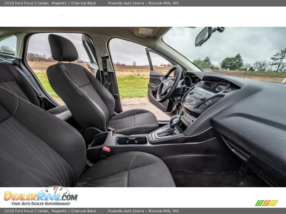 2018 Ford Focus S Sedan Magnetic / Charcoal Black Photo #24