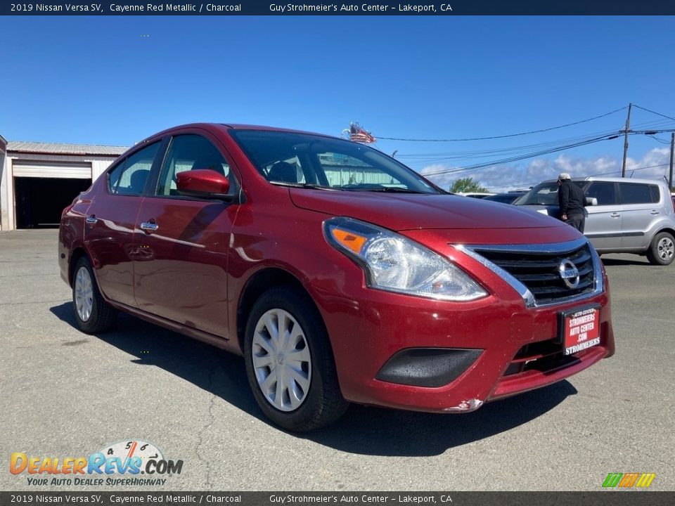 2019 Nissan Versa SV Cayenne Red Metallic / Charcoal Photo #1