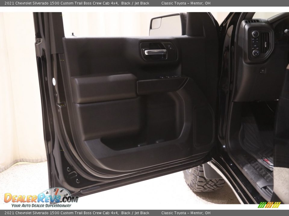 2021 Chevrolet Silverado 1500 Custom Trail Boss Crew Cab 4x4 Black / Jet Black Photo #4