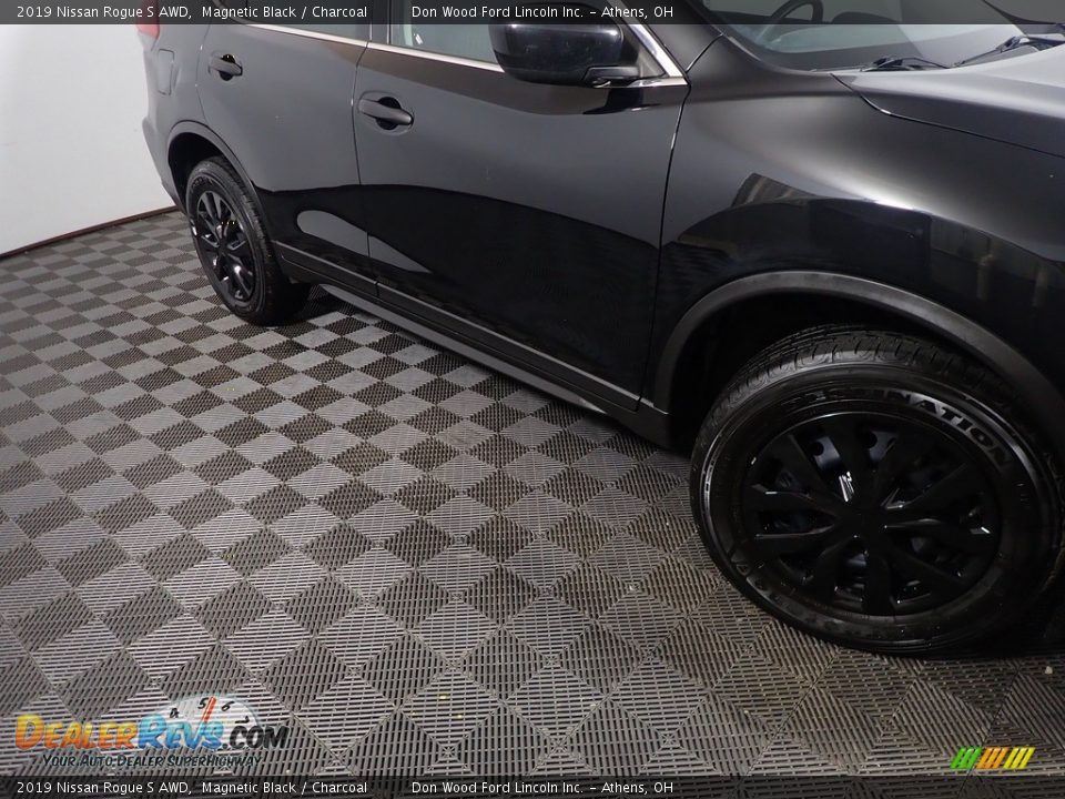 2019 Nissan Rogue S AWD Magnetic Black / Charcoal Photo #4