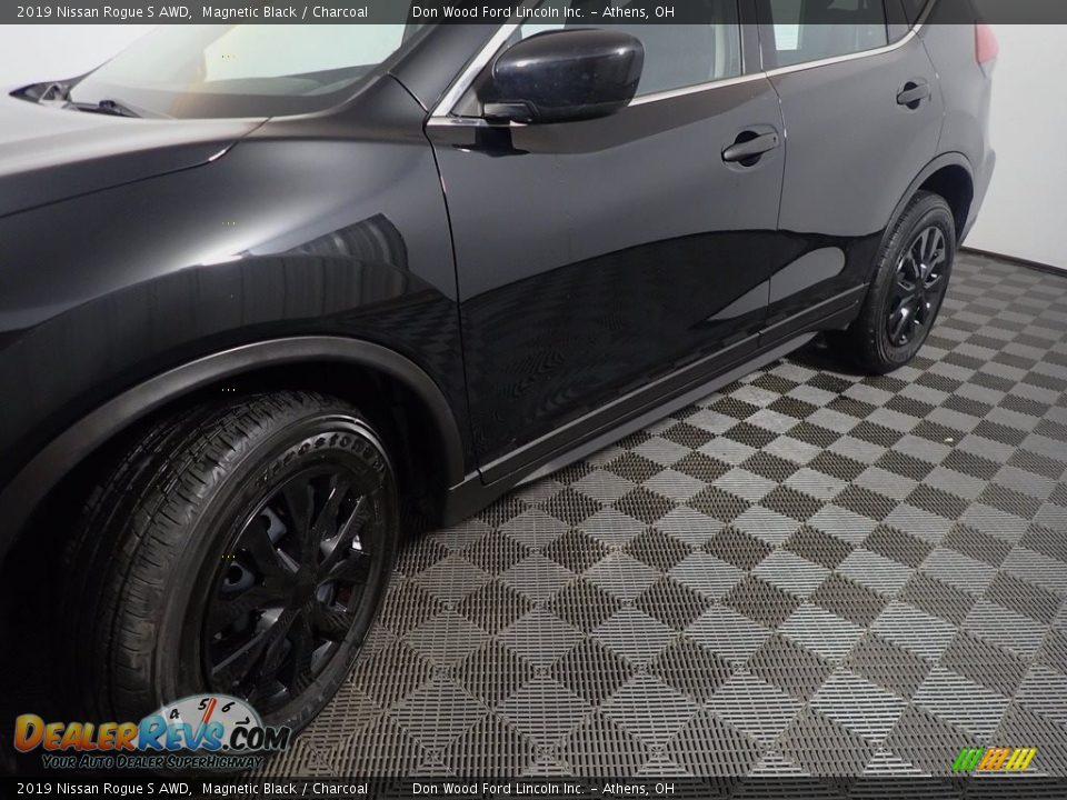 2019 Nissan Rogue S AWD Magnetic Black / Charcoal Photo #10