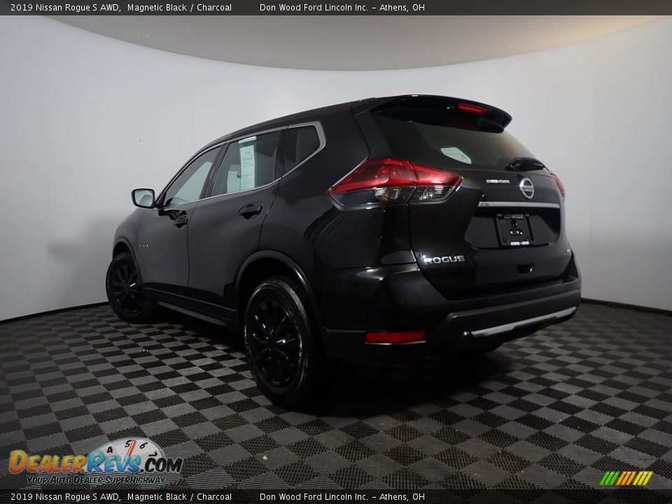 2019 Nissan Rogue S AWD Magnetic Black / Charcoal Photo #11