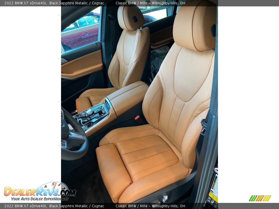 Front Seat of 2022 BMW X7 xDrive40i Photo #4