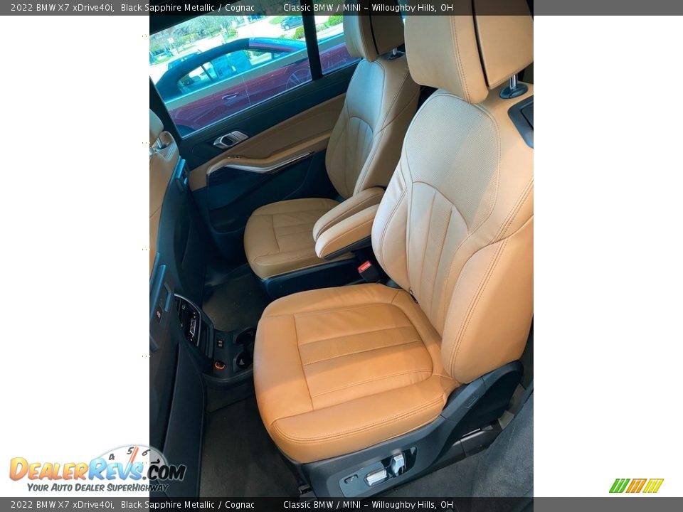 Rear Seat of 2022 BMW X7 xDrive40i Photo #5